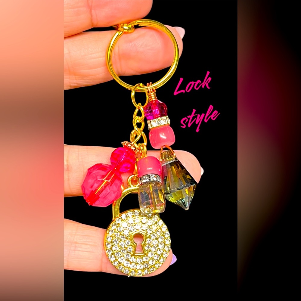 💦🌊beautiful gold and pink with black accents lock keychain purse bling